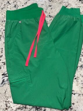 FIGS Women’s Safety Green Jogger Scrub Pants